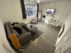 Magnificent 2 Bedroom On Tower Bridge